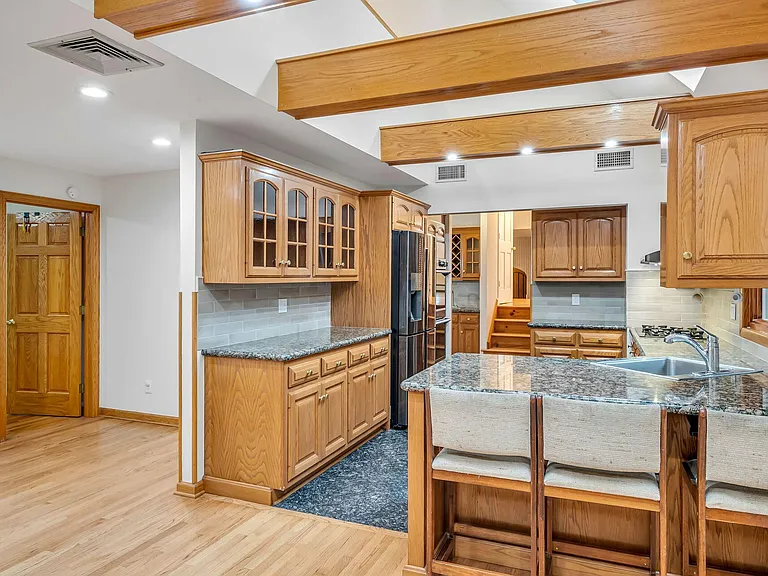 384 Owen Ave — Photo 12