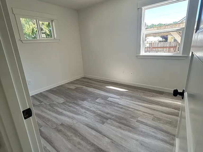 431 4th Ave NE — Photo 13