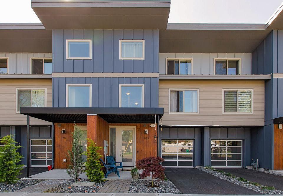 One of Six Units on Quiet Street Adjacent to Historic Downtown Gresham. Three-Bedrooms/2.5 Baths/Third Floor Bonus Room.