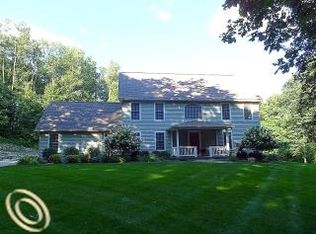 4186 Grondinwood Ln, Milford, MI 48380
