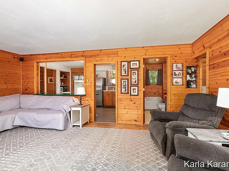 343 Elizabeth St — Photo 6