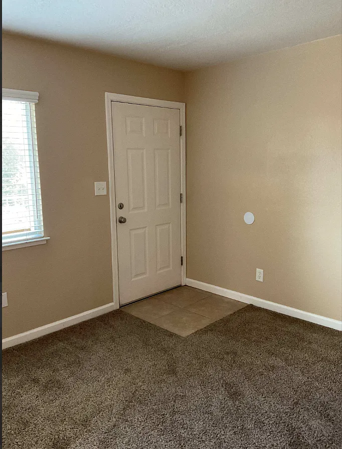 Ivy St 210 - E — Photo 2