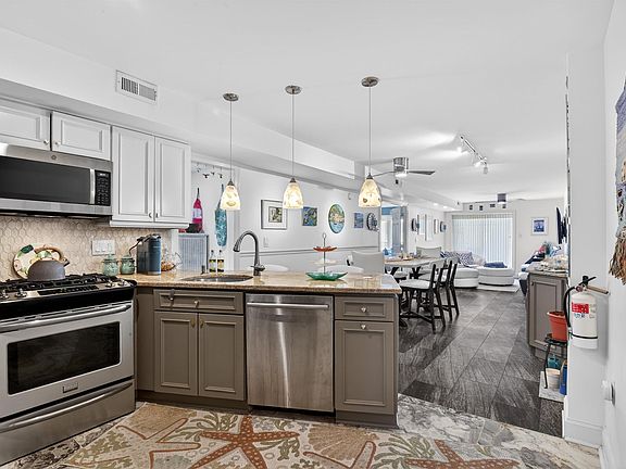 3rd image of 3901 Ocean Ave APT 6