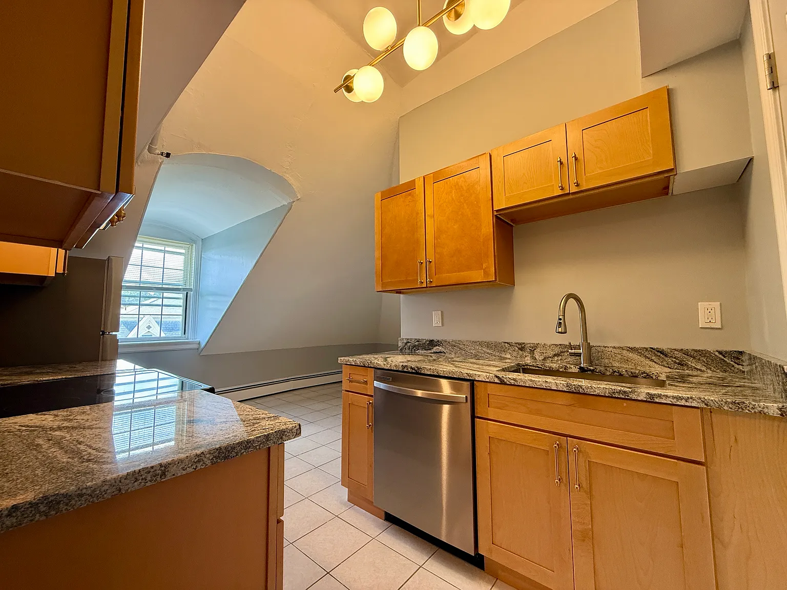 2 bed, 650 sqft, $2,350 — Photo 3