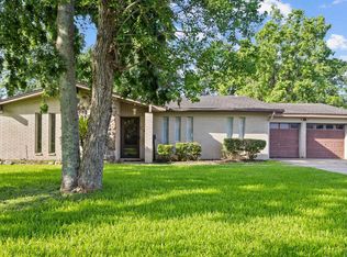 805 Lazy Ln, Port Neches, TX 77651