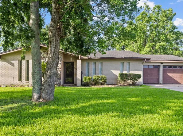 805 Lazy Ln, Port Neches, TX 77651