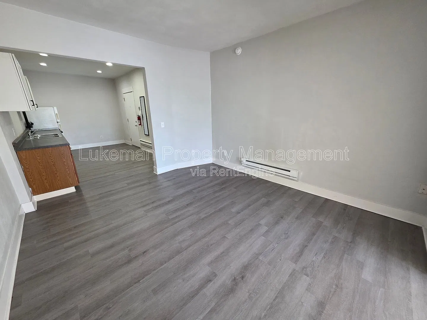 1 bed, 1.0 bath, $900 — Photo 2