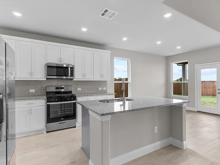 401 Parrino Pkwy — Photo 12