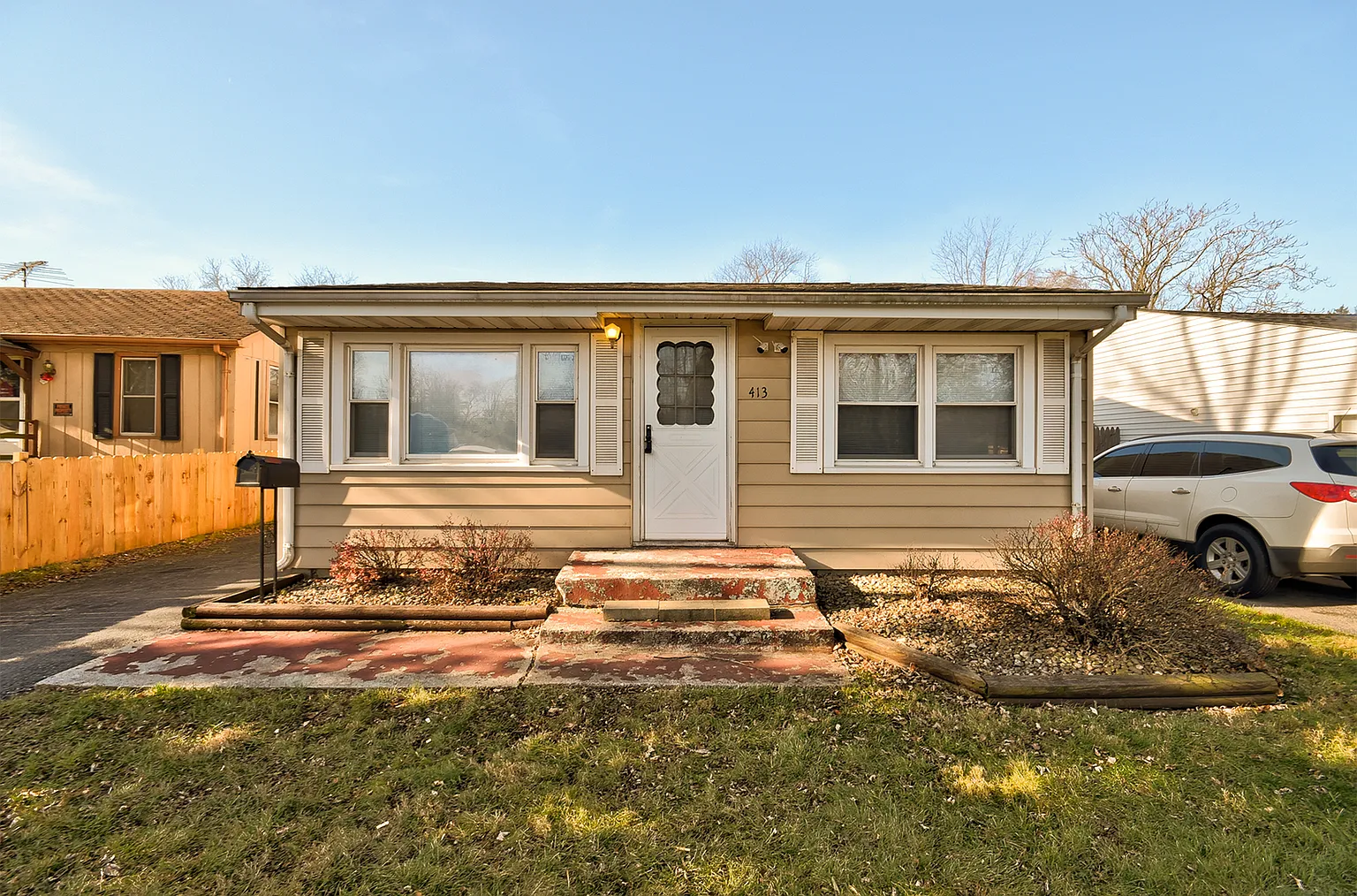 413 S Hebbard St photo 1