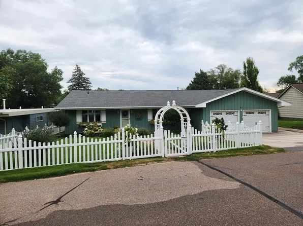 52 Kuester Lk, Grand Island, NE 68801