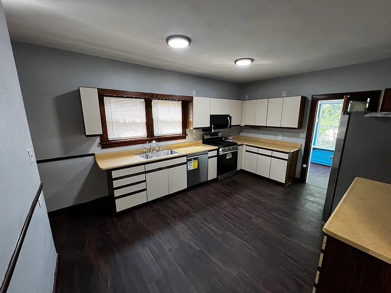 620 Paris Ave — Photo 17