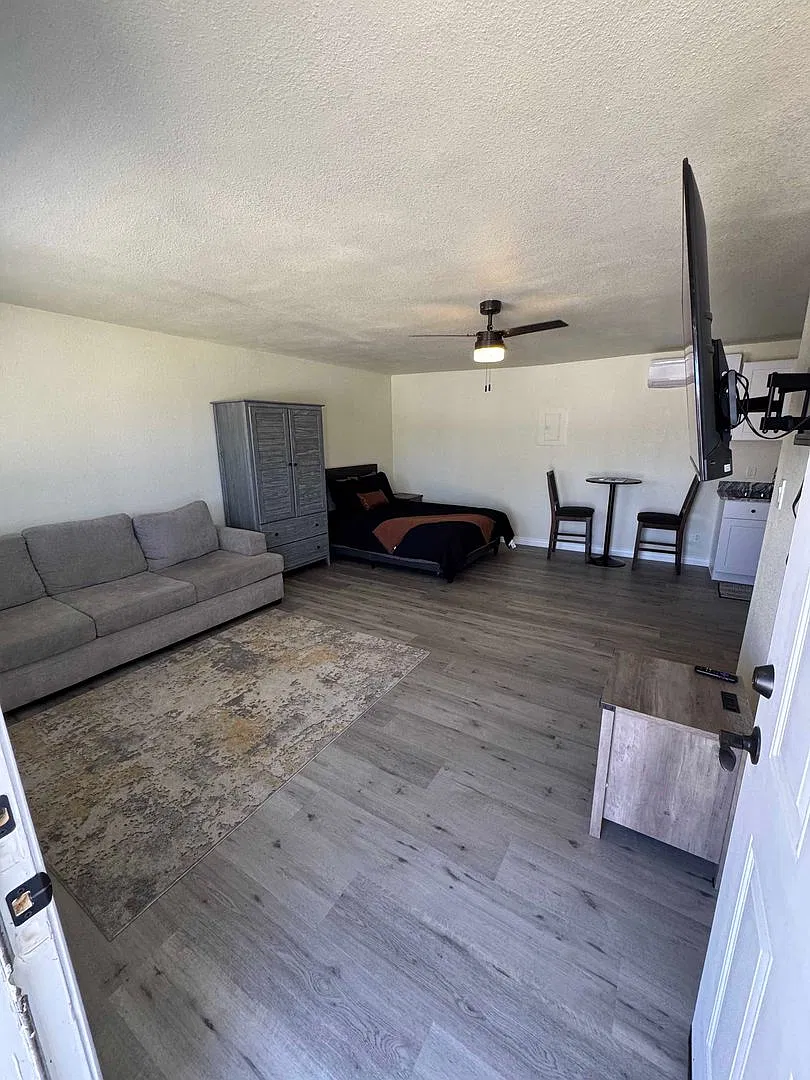 3000 E Leroy Ave — Photo 3