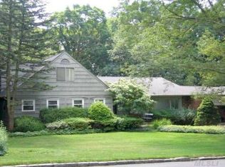 150 Redwood Dr, Roslyn, NY 11576