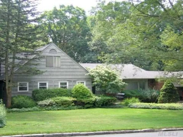 150 Redwood Dr, Roslyn, NY 11576