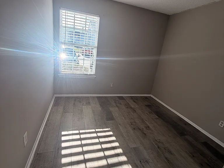 504 Wharf Ct — Photo 8