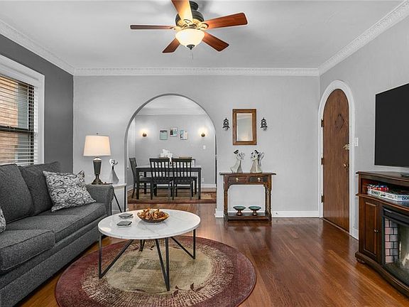 4th image of 4502 Broadway APT 1