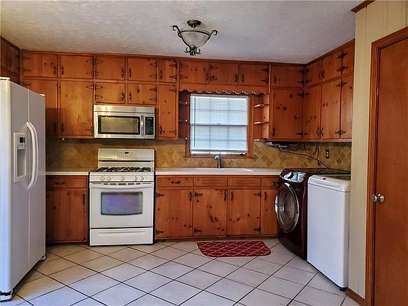 3rd image of 6991 Strickland St