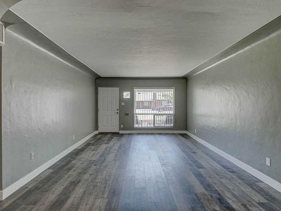 3rd image of 1002 W San Miguel Ave