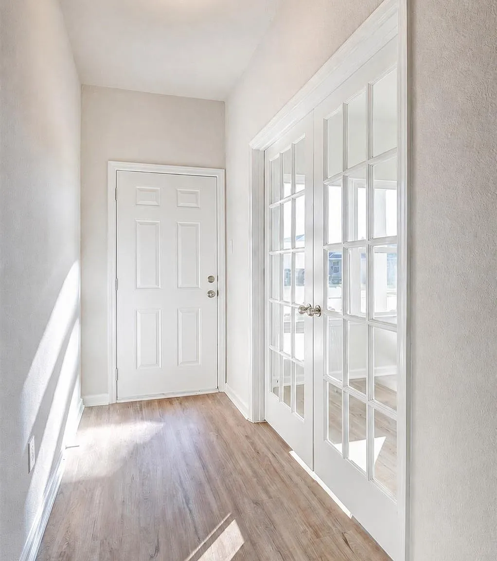 3 bed, 2.0 bath, 1501 sqft, $2,300 — Photo 2