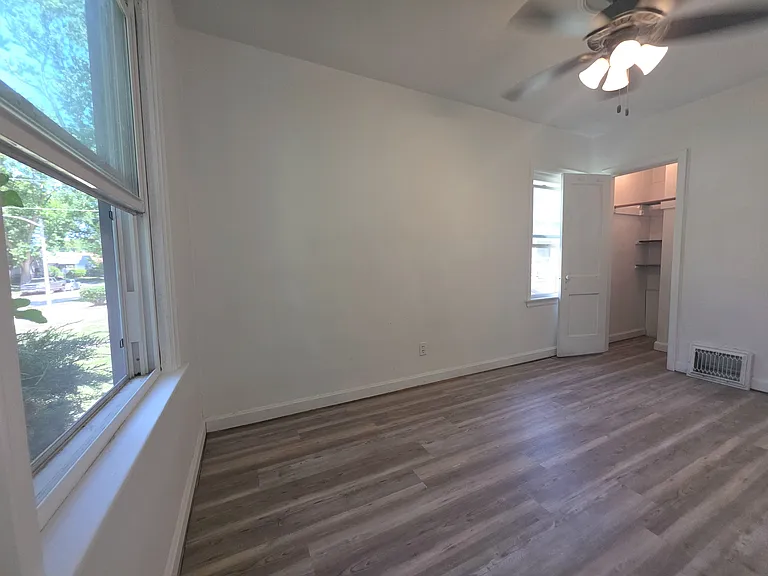 Bedroom 1 ( main level)