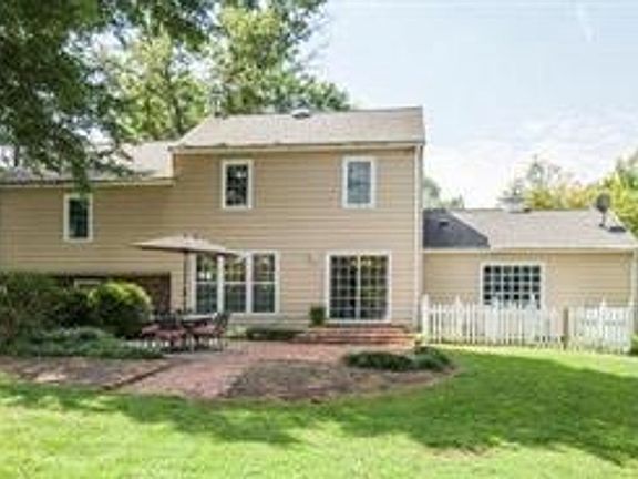 3rd image of 15601 Bondy Ln
