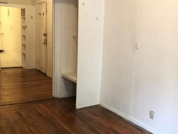 3rd image of 416 W 47th St #A2