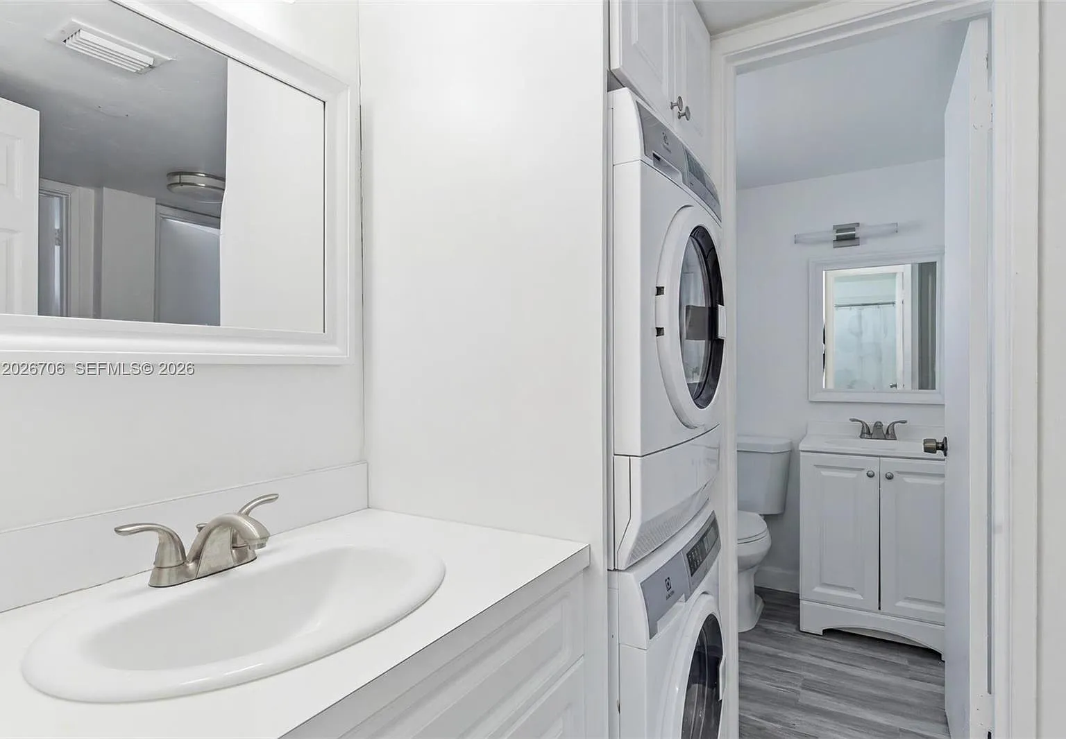 2 bed, 1.5 bath, 900 sqft, $2,450 — Photo 2
