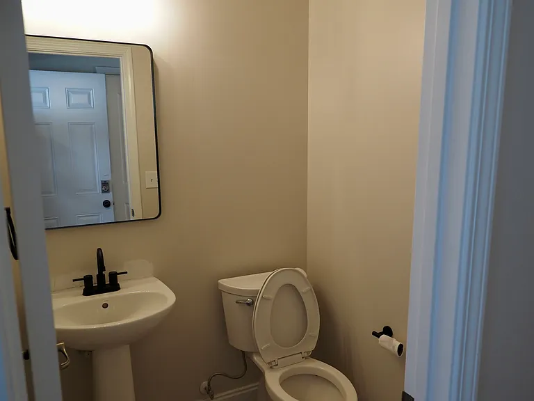 27 Border Ave — Photo 12