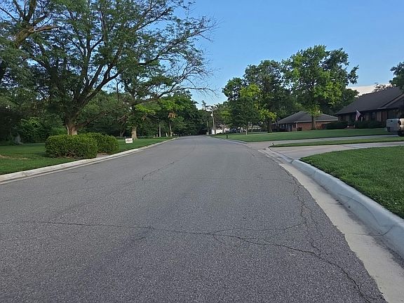 4th image of 1705 Cypress Ln