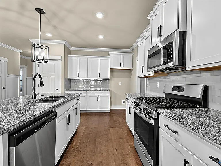 114 Hudson River Dr — Photo 17