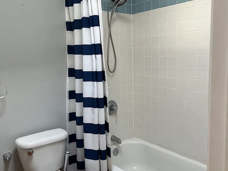1424 Marshall St — Photo 7