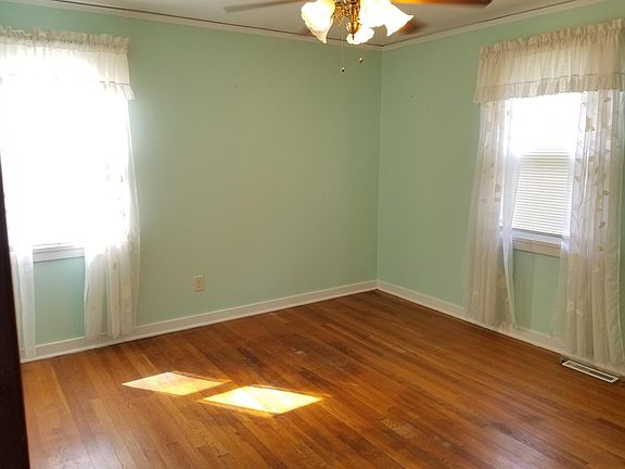 3rd image of 129 Winthrop Dr