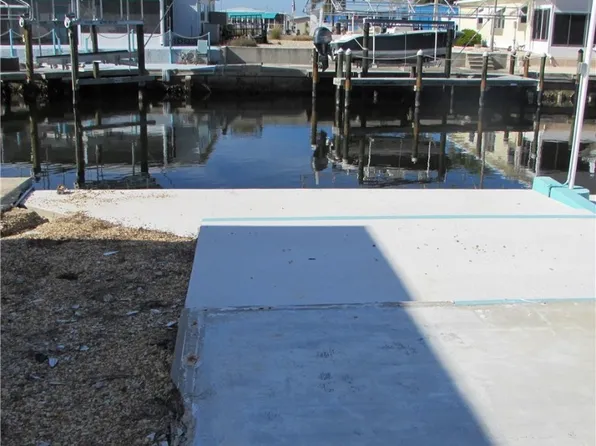 3099 Binnacle Ln, Saint James City, FL 33956