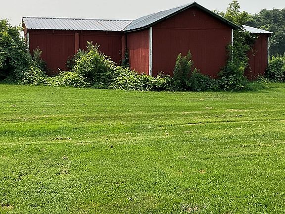 5th image of 13576 Ridge Rd W