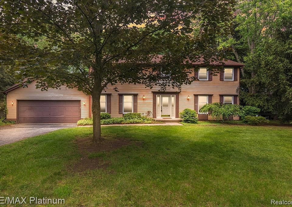 1st image of 9172 Lake Crest Dr