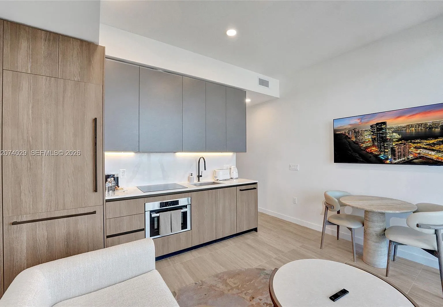 1 bed, 1.0 bath, 412 sqft, $5,000 — Photo 2