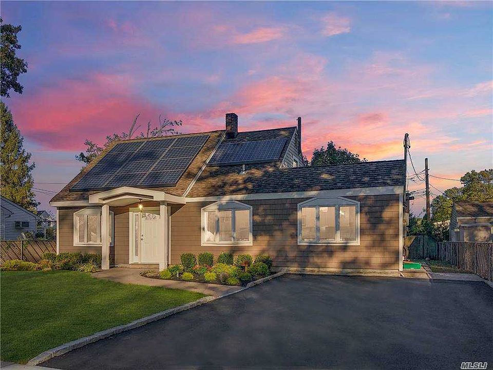 1st image of 5 Mistletoe Ln