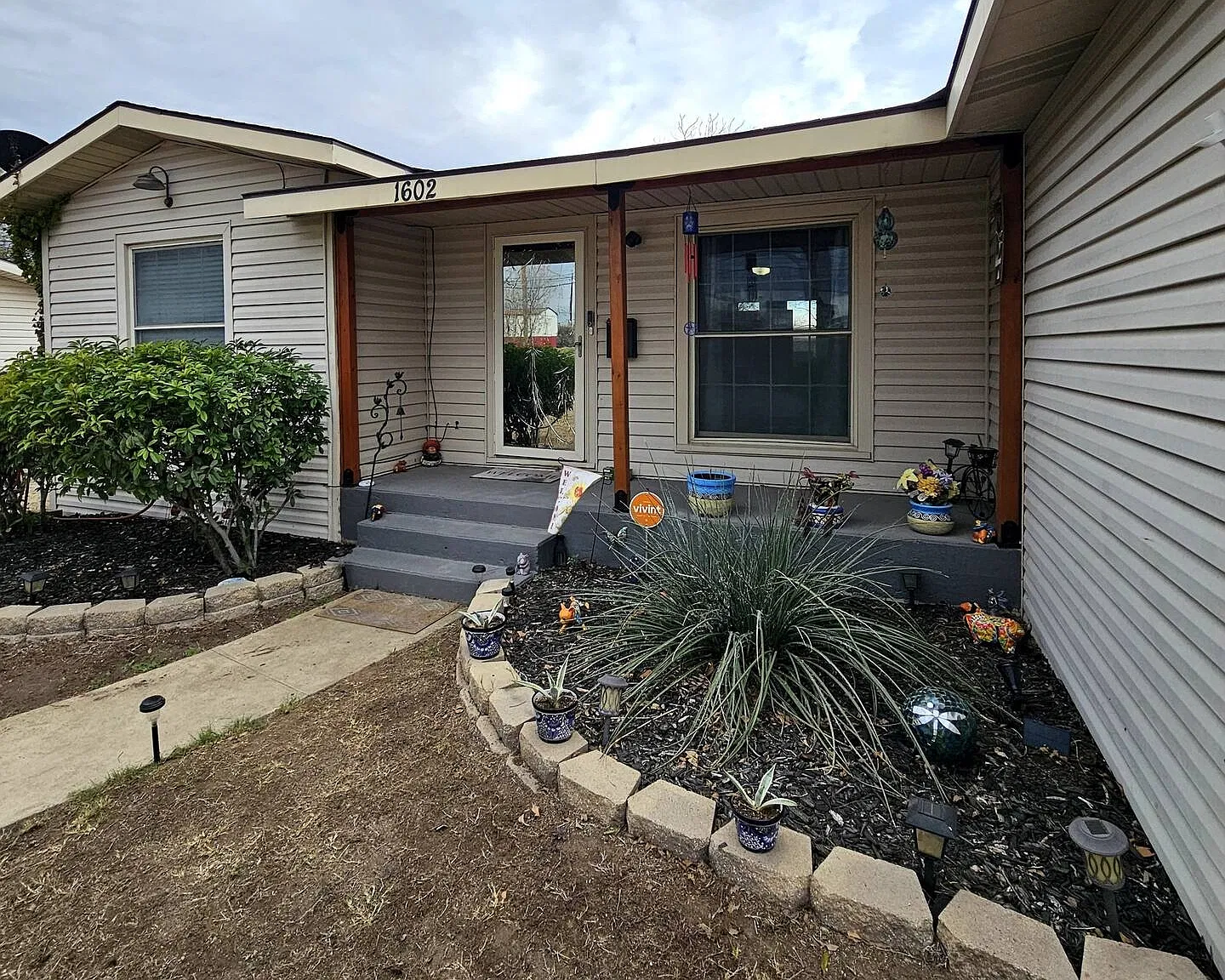 3 bed, 1192 sqft, $1,400 — Photo 1
