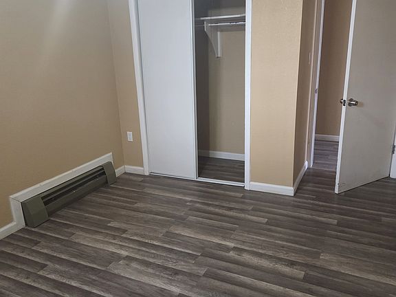 5th image of 919 7th St APT B