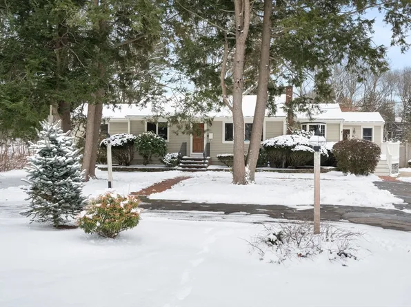 100 Vineyard Rd, Abington, MA 02351