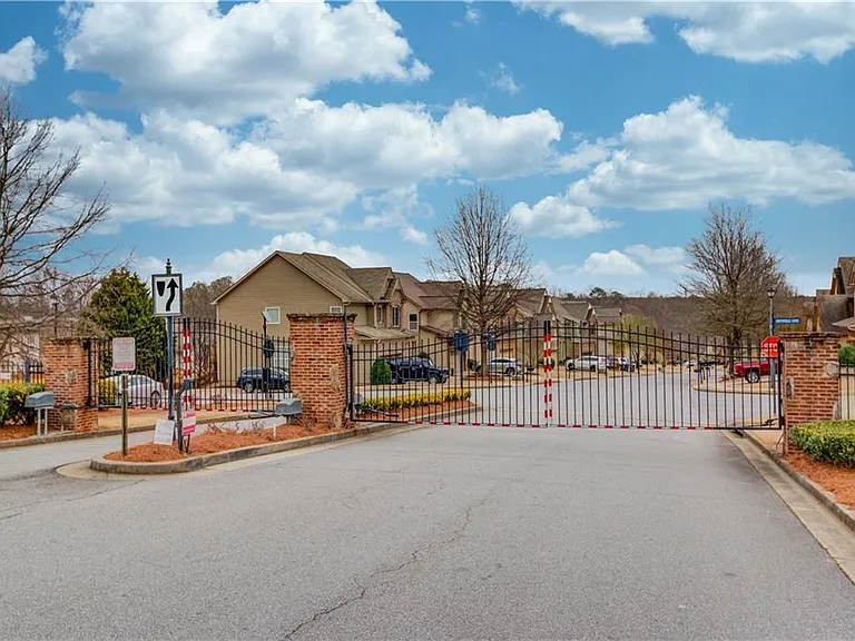 2718 Beynon Ln — Photo 5