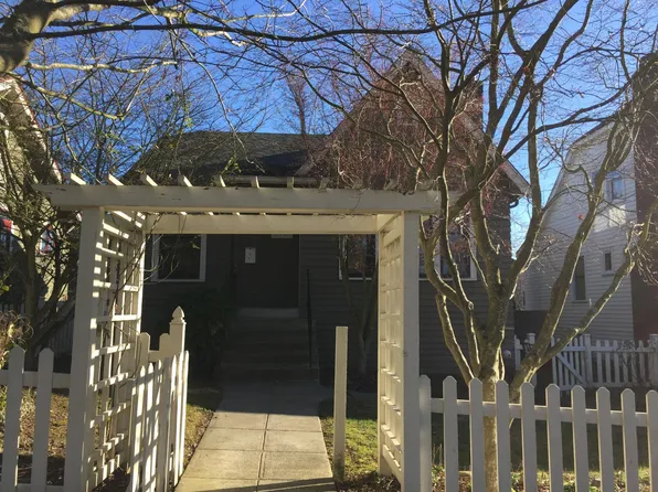 8046 Brooklyn Ave NE, Seattle, WA 98115
