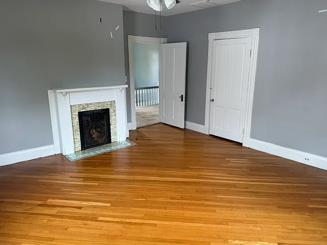 239 College St — Photo 9
