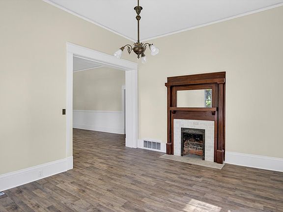 5th image of 114 Forest Ave