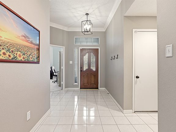 2nd image of 2109 Golden Arrow Dr