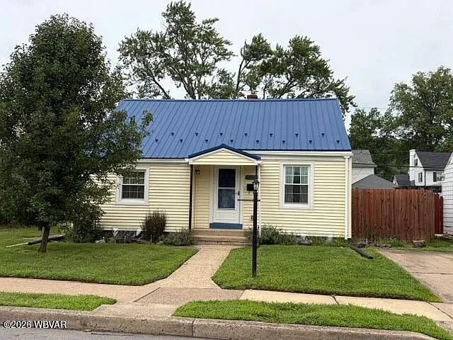 2 bed, 2.0 bath, 1301 sqft, $1,495 — Photo 2
