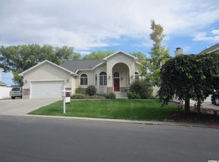 218 E Cove Rd, Saratoga Springs, UT 84045