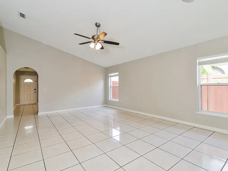7666 Harbor Bend Cir — Photo 4