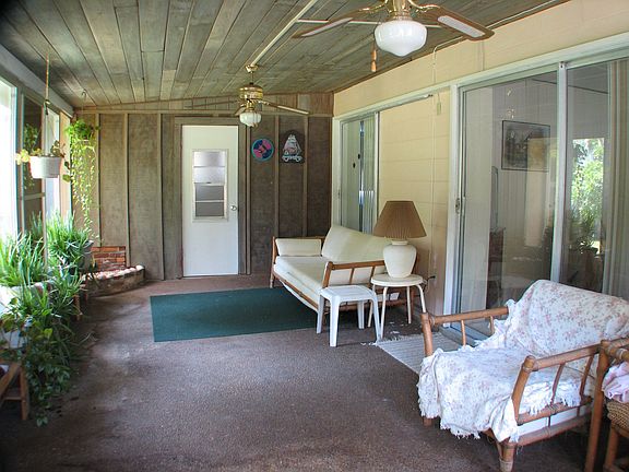 Large Lanai Huge Backyard