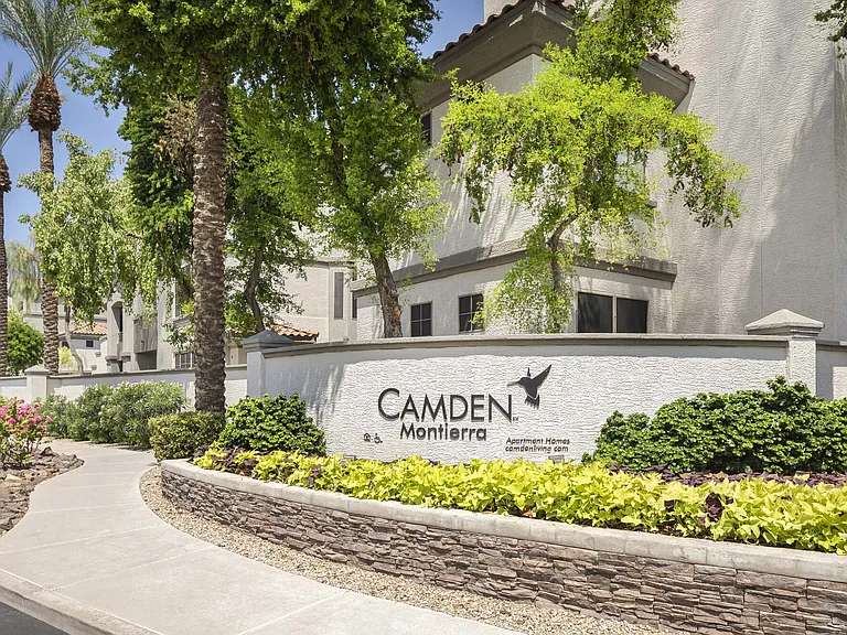 Camden Montierra — Photo 37